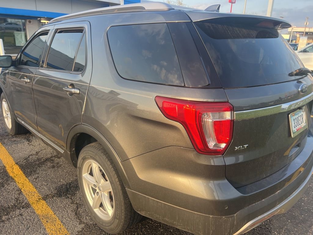 Used 2017 Ford Explorer XLT w/ Equipment Group 202A image 5