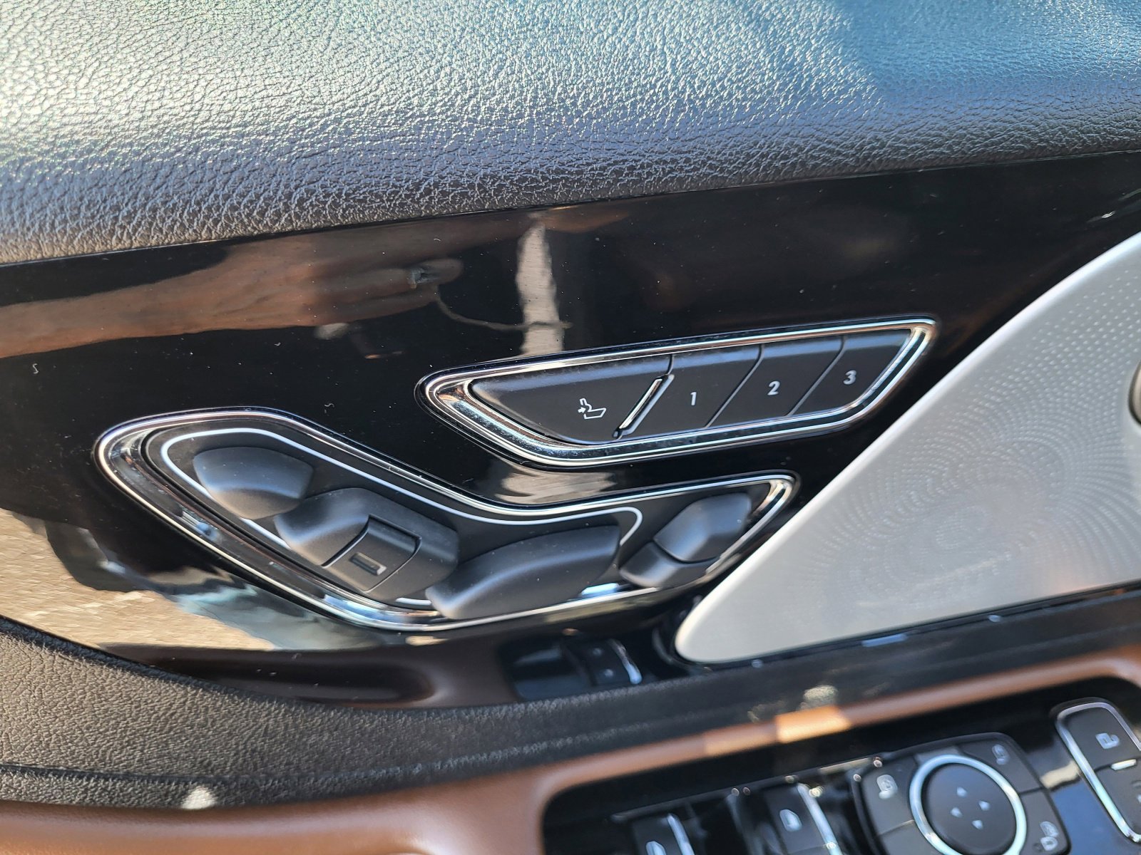 Used 2020 Lincoln Aviator Grand Touring w/ Equipment Group 302A image 15