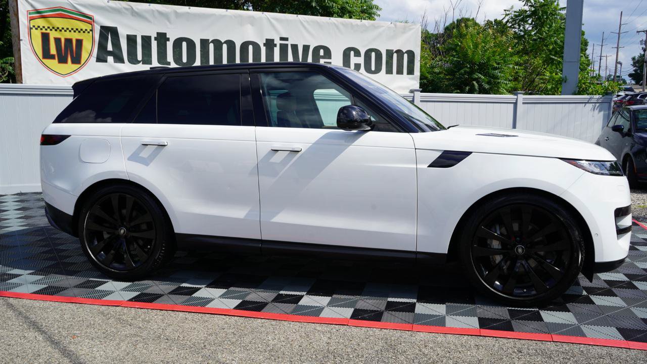 Used 2023 Land Rover Range Rover Sport SE AWD/4WD image 7