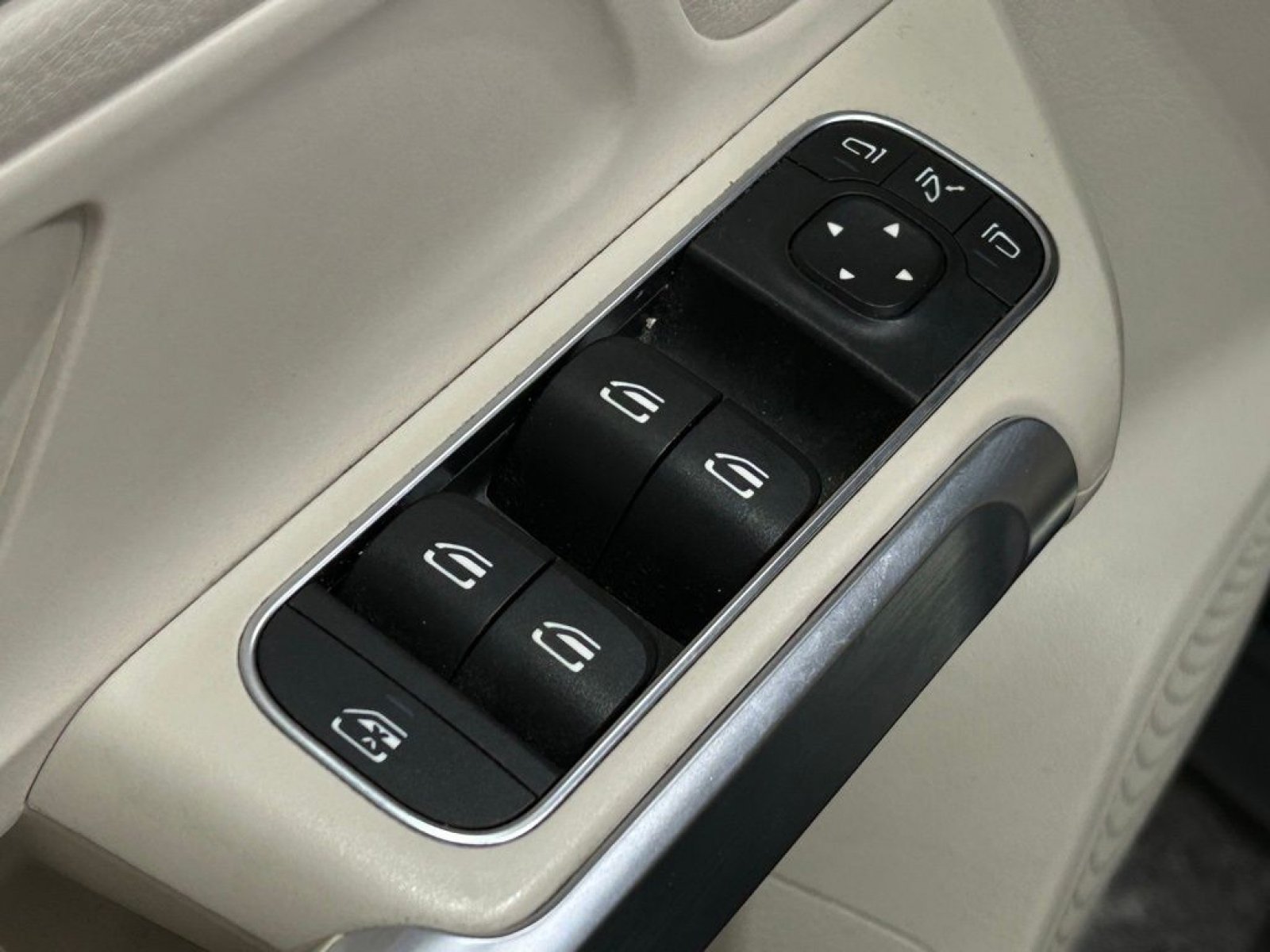 Used 2022 Mercedes-Benz GLB 250 4MATIC image 15