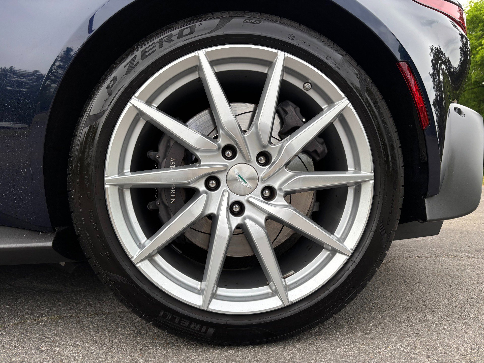 Used 2020 Aston Martin V8 Vantage Coupe RWD image 42