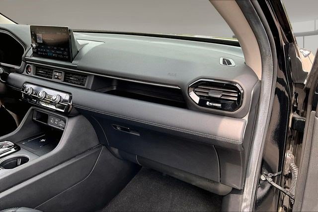 Certified 2025 Honda Pilot Touring image 23