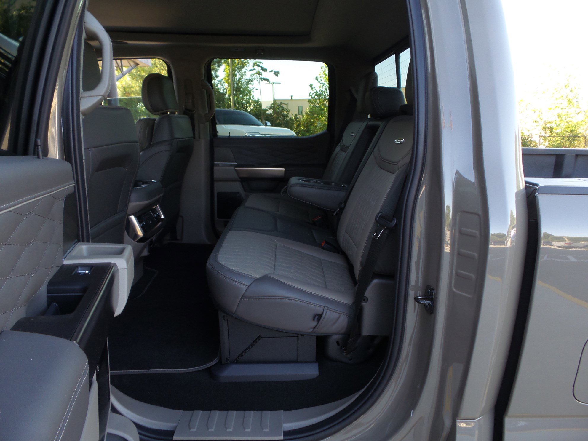 Used 2026 Ford F450 Platinum w/ Platinum Plus Package image 44