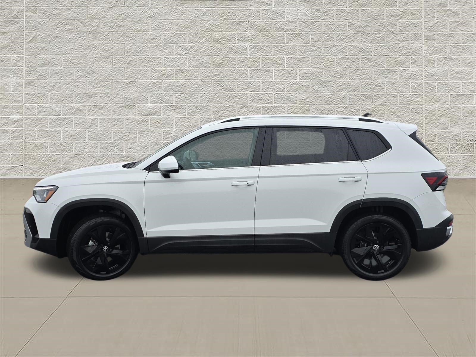 New 2026 Volkswagen Taos SE FWD image 4