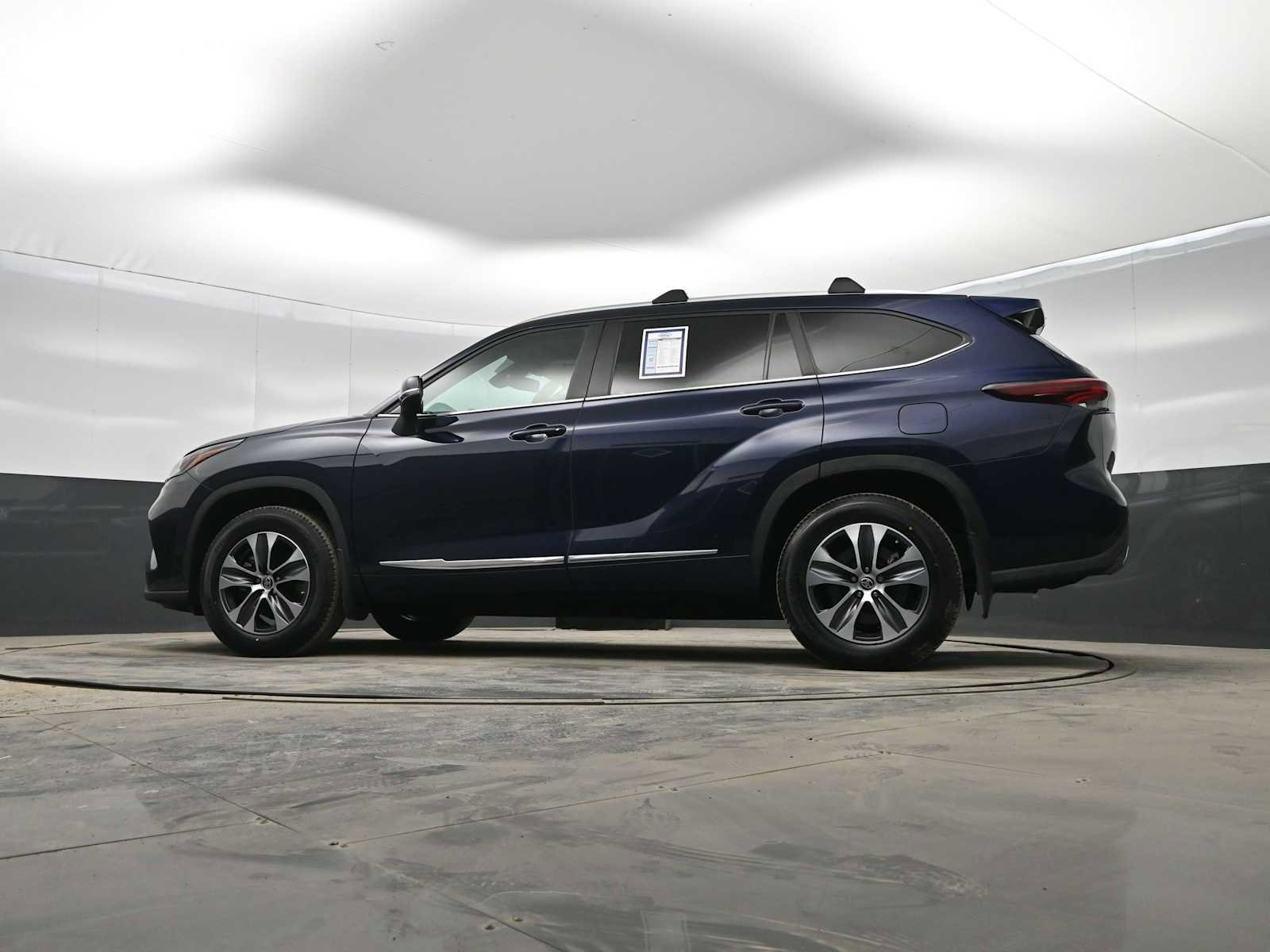 Used 2024 Toyota Highlander XLE image 33