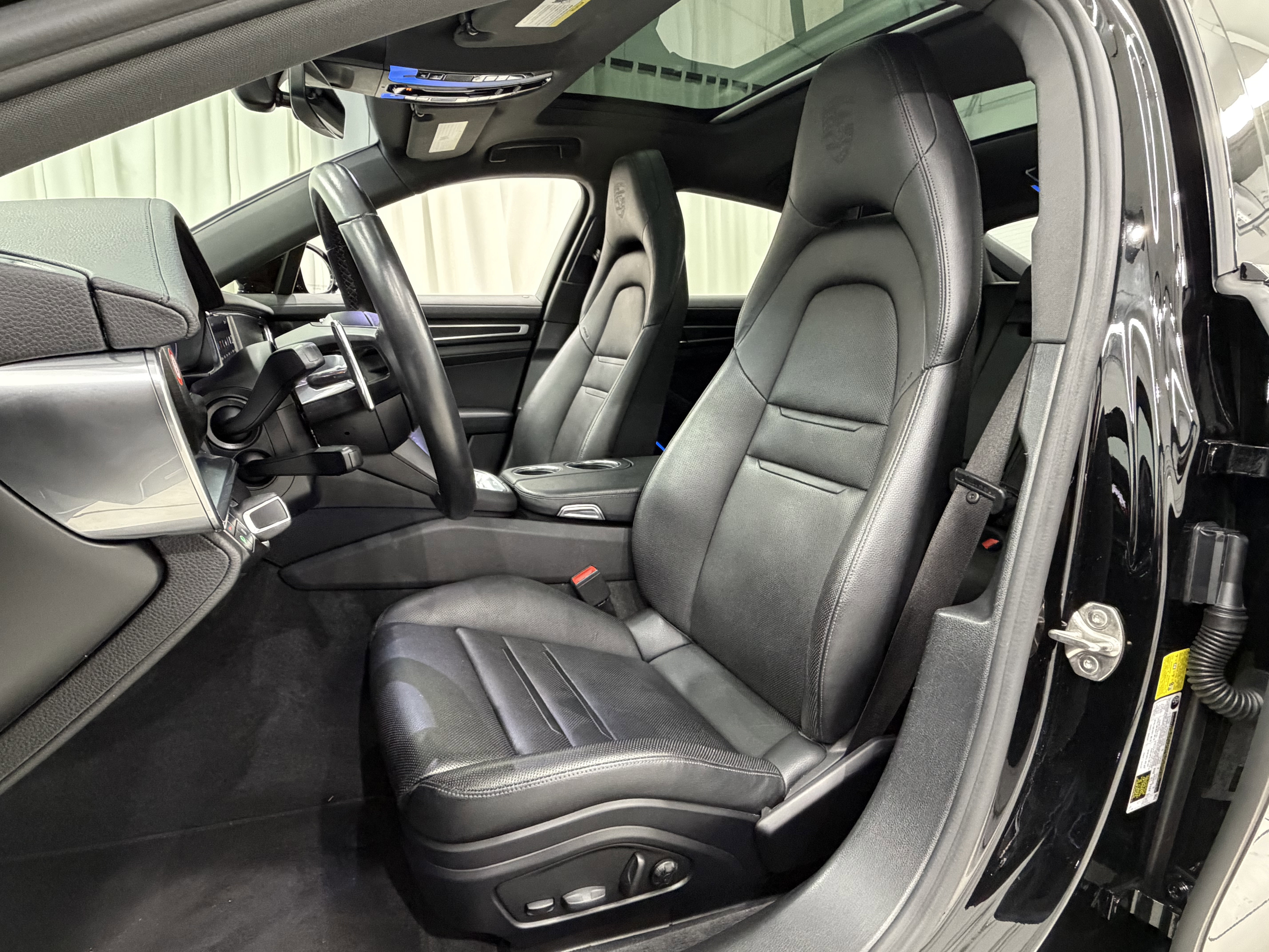 Certified 2022 Porsche Panamera 4 Platinum Edition image 31