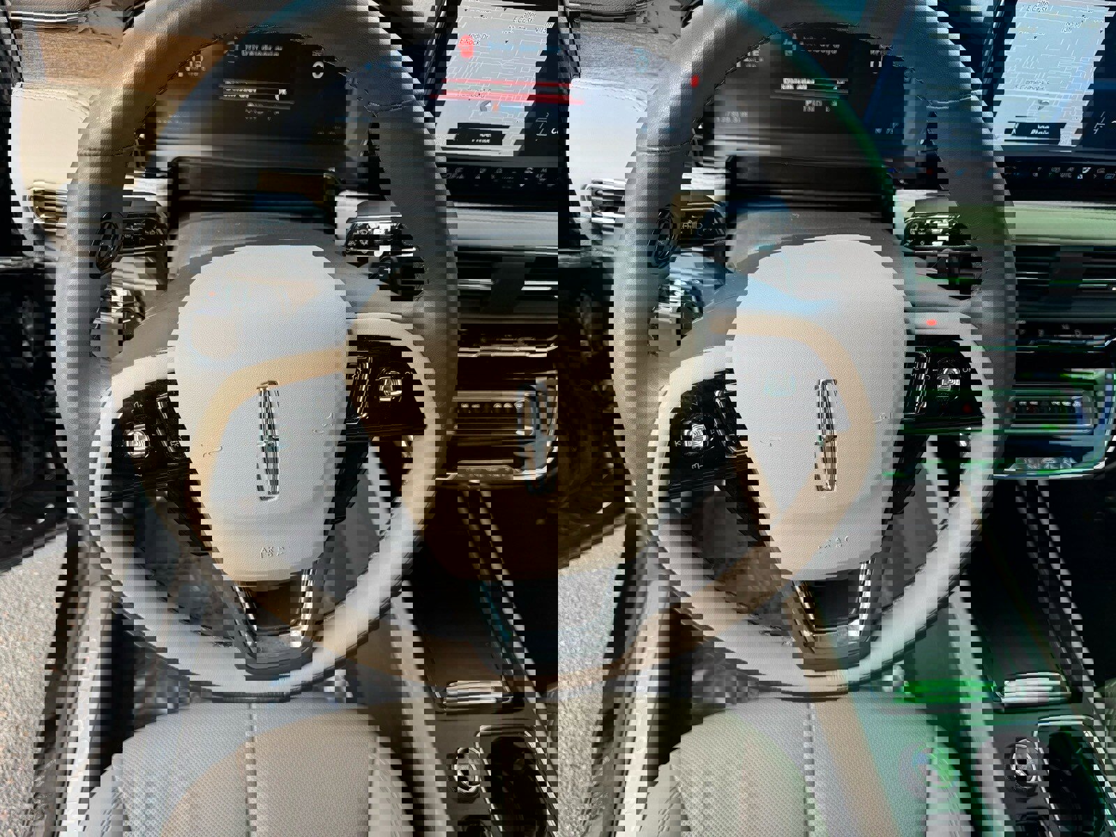 Used 2024 Lincoln Corsair Reserve w/ Equipment Group 201A image 23