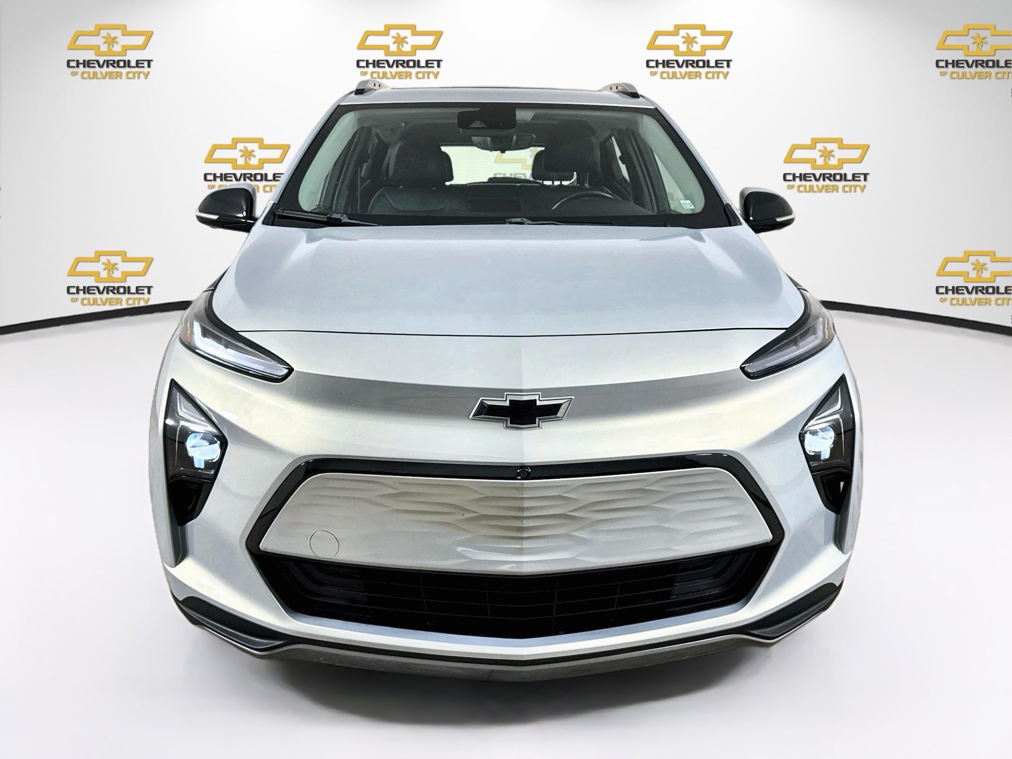 Used 2022 Chevrolet Bolt EUV Premier w/ Sun & Sound Package FWD image 2