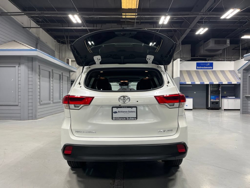 Used 2019 Toyota Highlander XLE AWD/4WD image 9
