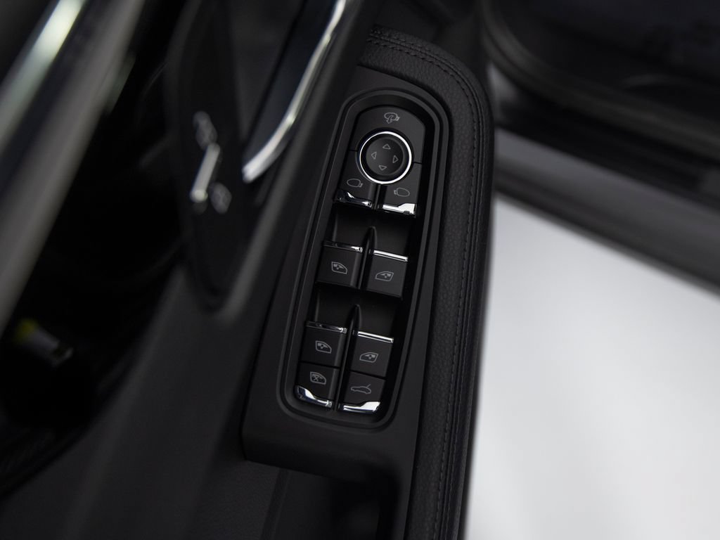 Certified 2026 Porsche Macan AWD/4WD image 21