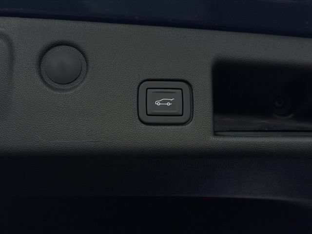 Used 2024 Chevrolet Equinox Premier AWD/4WD image 12