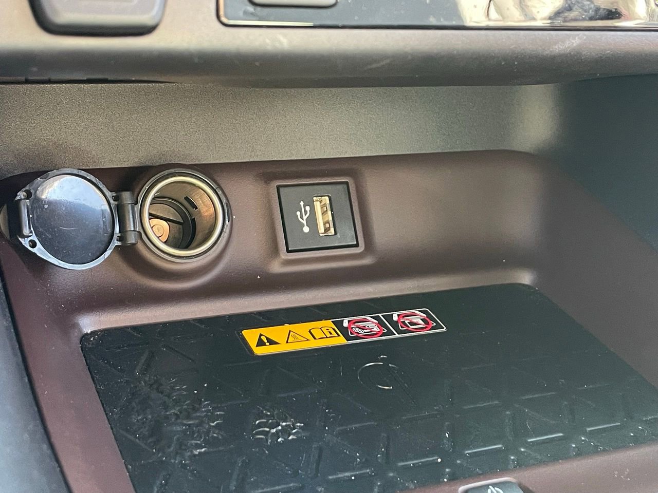 Used 2025 Toyota RAV4 Limited w/ Advanced Technology Package image 8