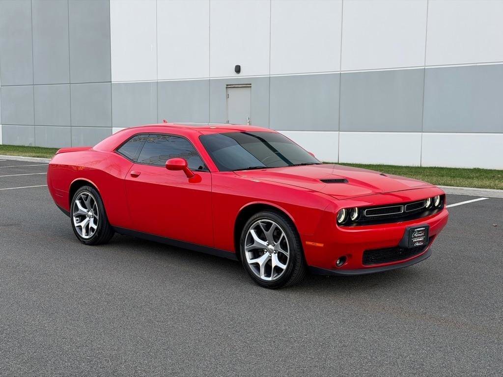 Used 2016 Dodge Challenger SXT Plus image 3