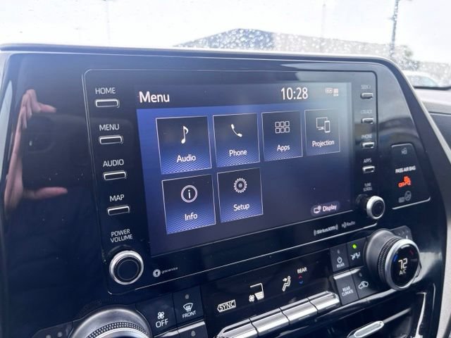 Used 2021 Toyota Highlander XLE AWD/4WD image 22