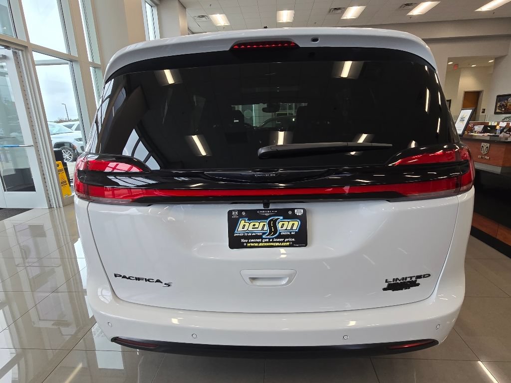 New 2026 Chrysler Pacifica Limited w/ Uconnect Theater Family Group FWD image 3