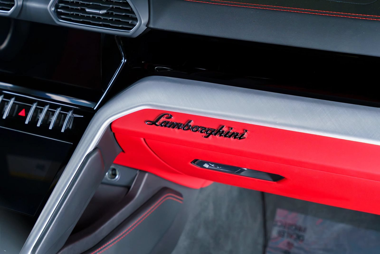 Used 2021 Lamborghini Urus AWD/4WD image 17