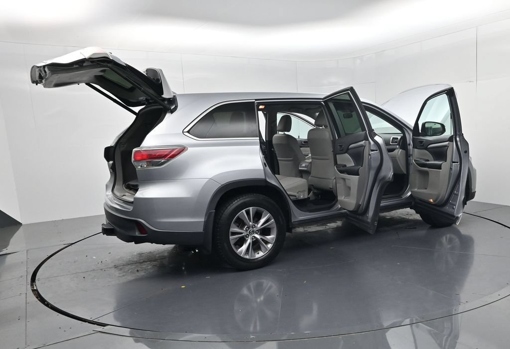 Used 2016 Toyota Highlander Plus AWD/4WD image 52