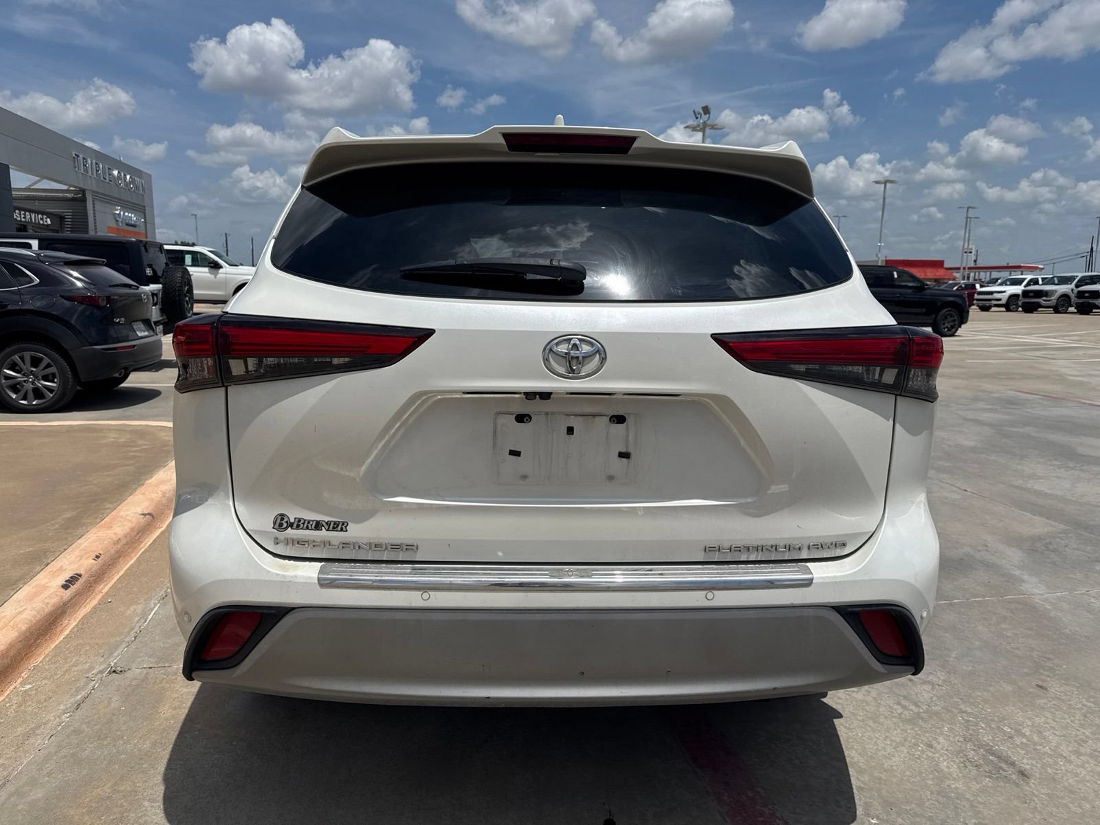 Used 2020 Toyota Highlander Platinum AWD/4WD image 4