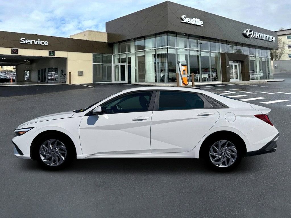 New 2026 Hyundai Elantra Hybrid FWD image 3