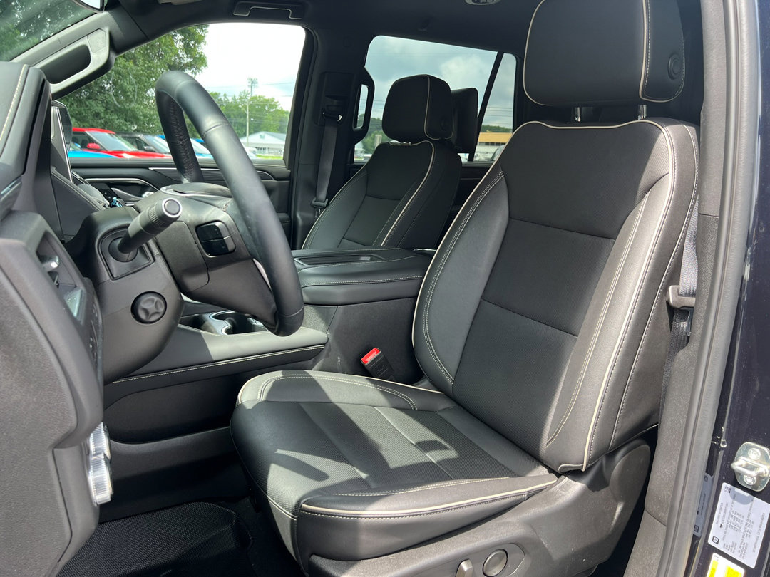 Used 2024 GMC Yukon SLT w/ SLT Luxury Package image 17
