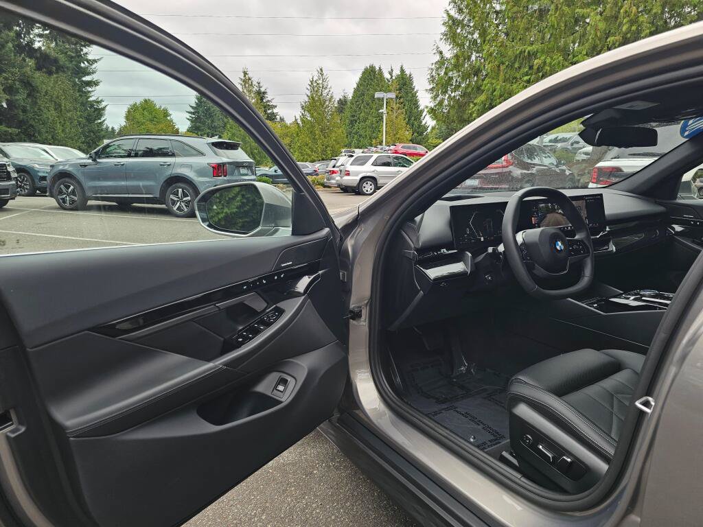 Used 2026 BMW 530i xDrive AWD/4WD image 23
