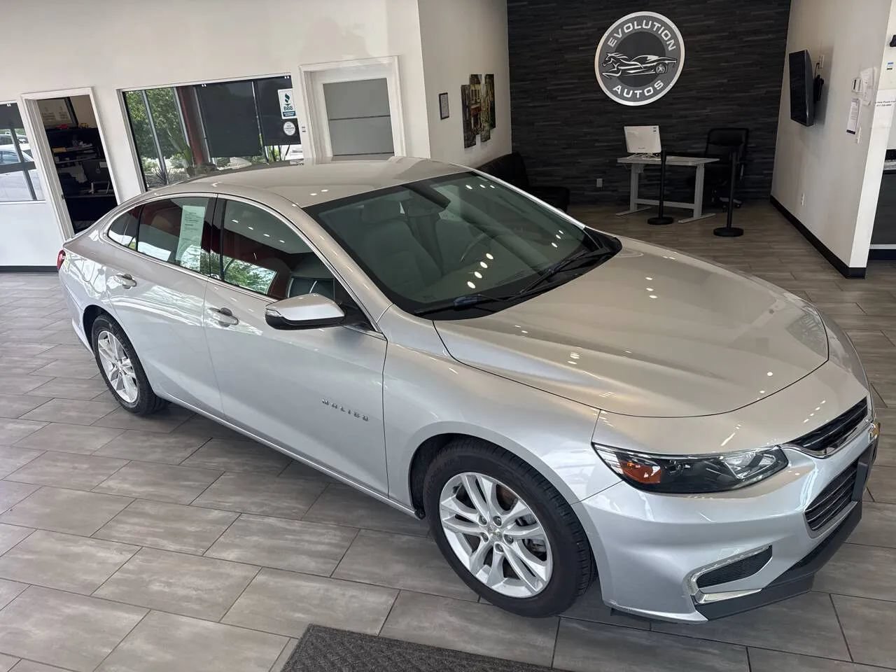 Used 2018 Chevrolet Malibu LT FWD image 6