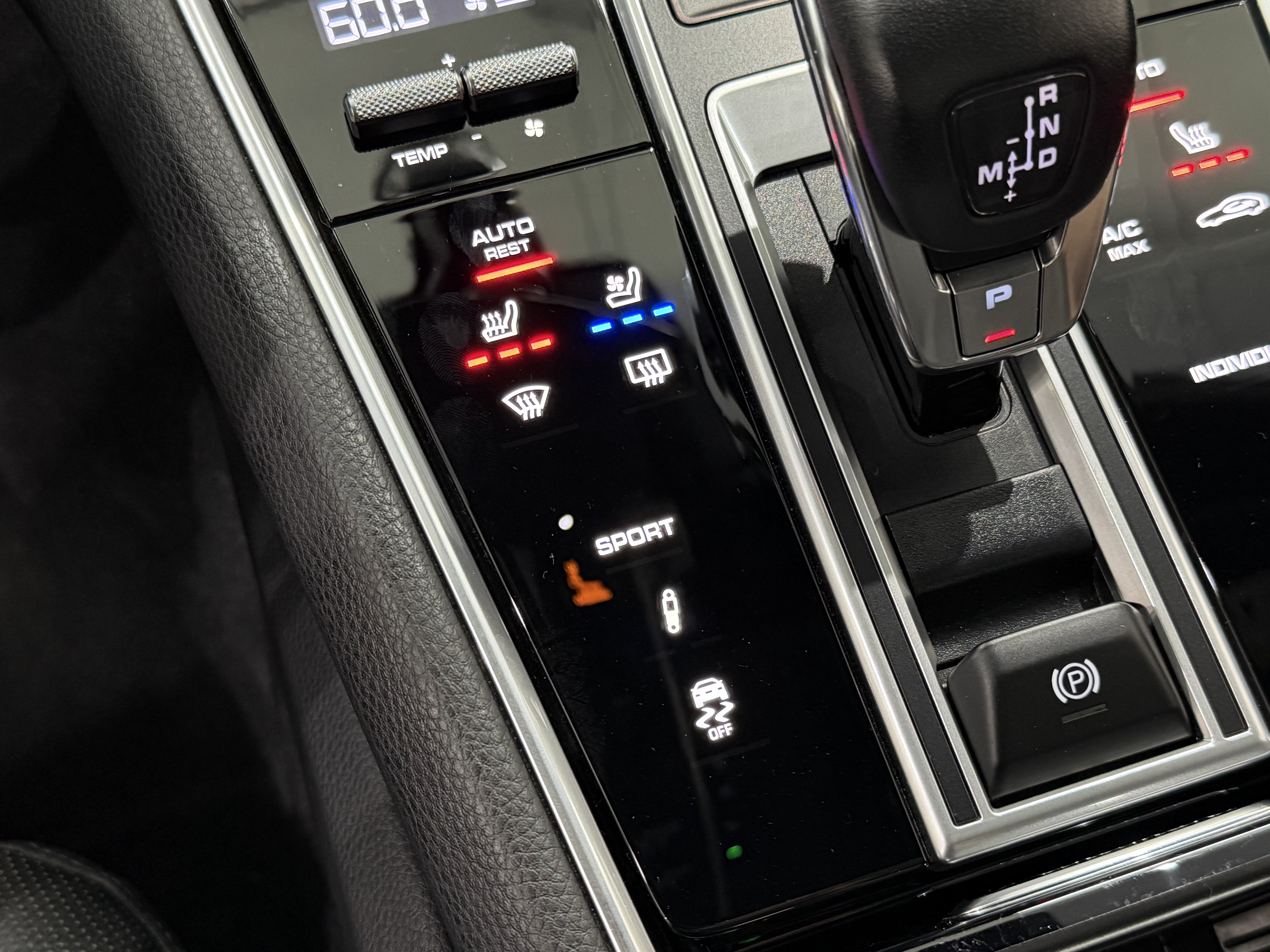 Certified 2023 Porsche Panamera 4 Platinum Edition AWD/4WD image 39