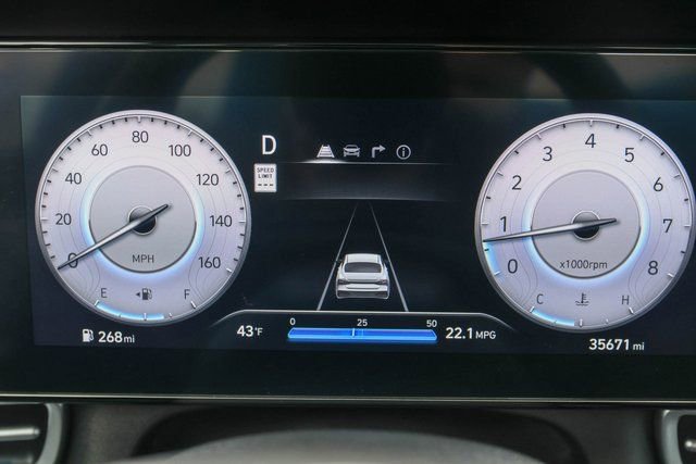 Used 2024 Hyundai Elantra Limited image 29