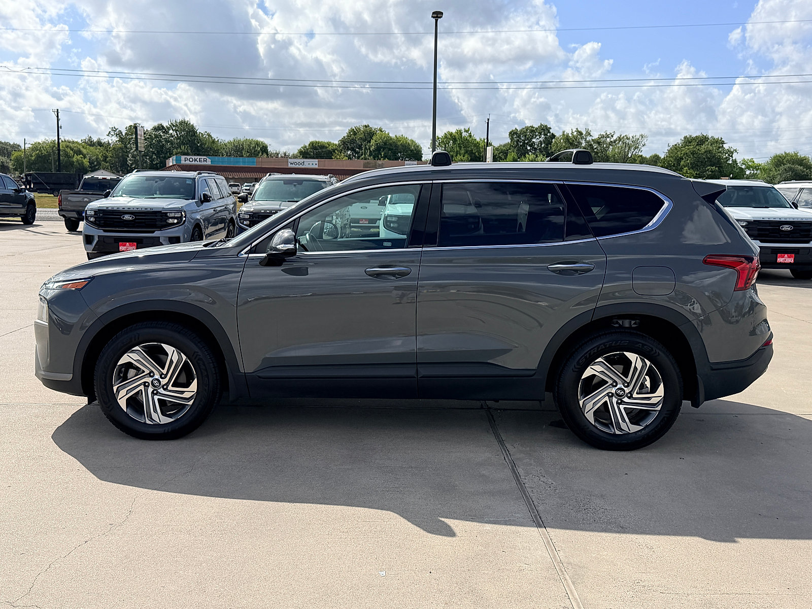 Used 2023 Hyundai Santa Fe SEL FWD image 4