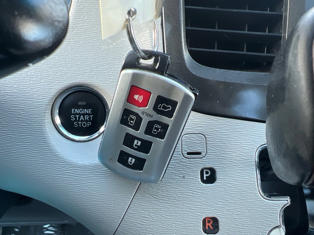 Used 2014 Toyota Sienna Limited w/ Limited Premium Package image 24