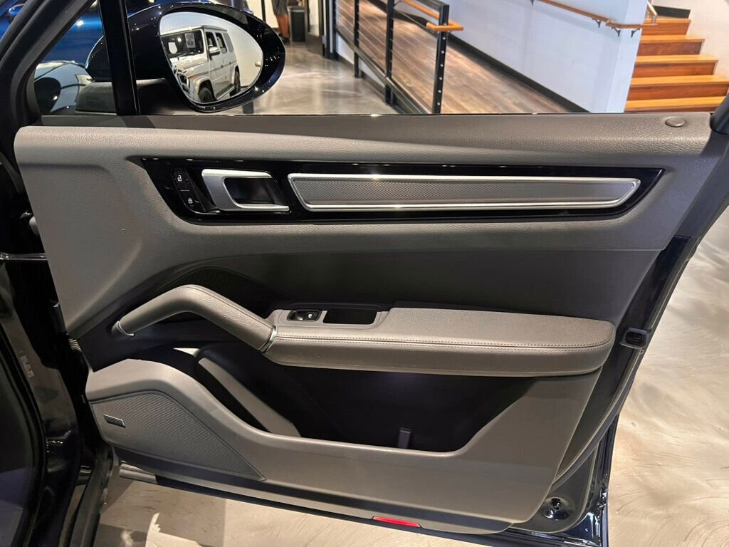 Used 2022 Porsche Cayenne E-Hybrid Coupe image 29