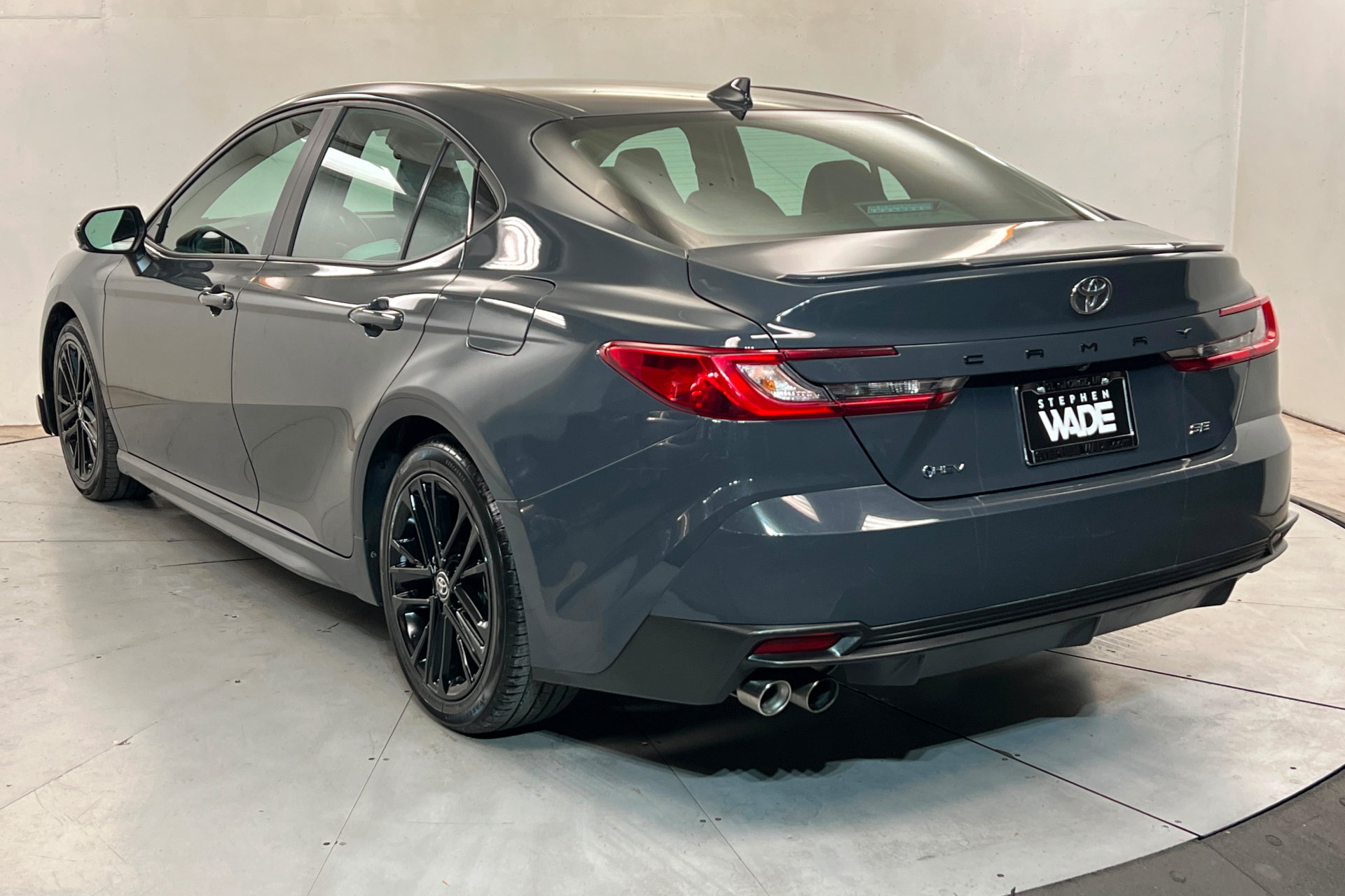 Used 2025 Toyota Camry SE FWD image 3