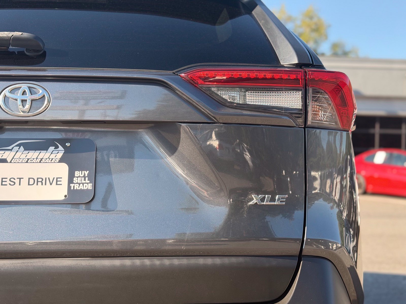 Used 2019 Toyota RAV4 XLE Premium FWD image 10