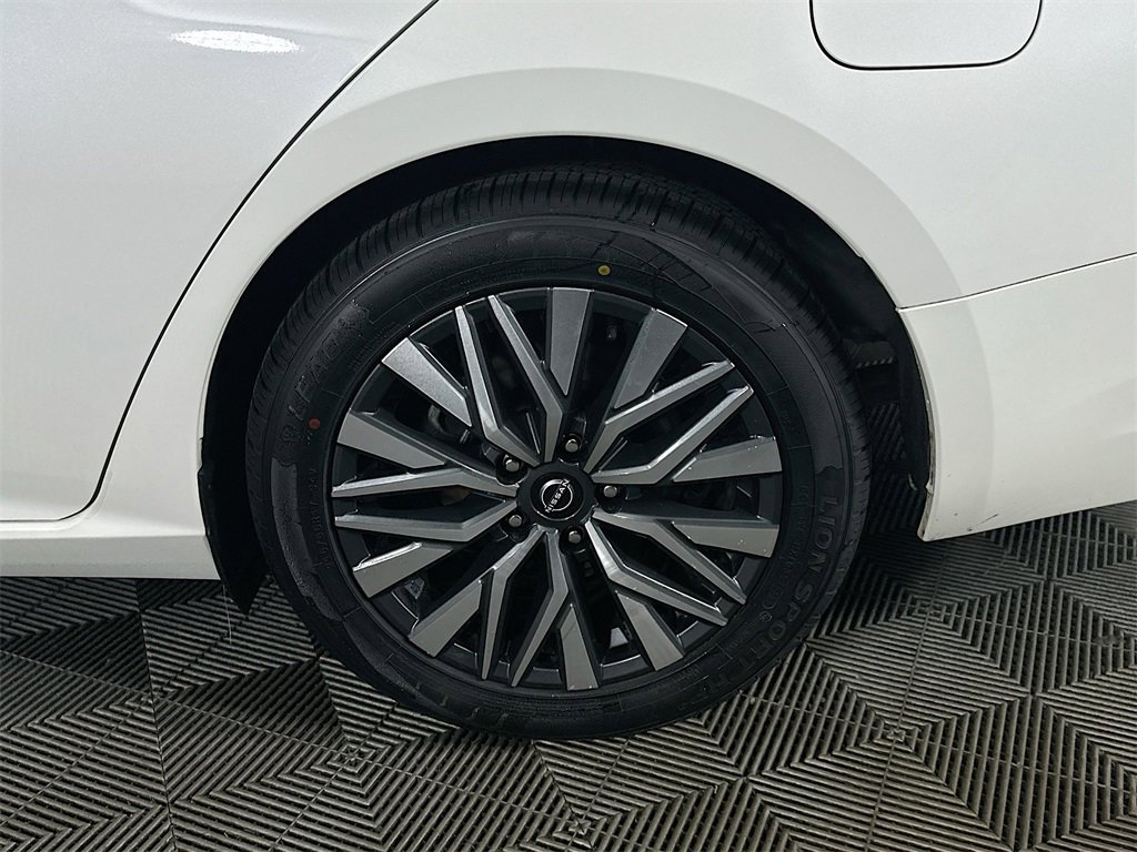 Used 2024 Nissan Altima 2.5 SV image 34