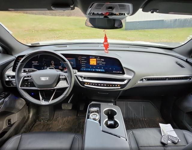 Used 2024 Cadillac Lyriq Sport image 3