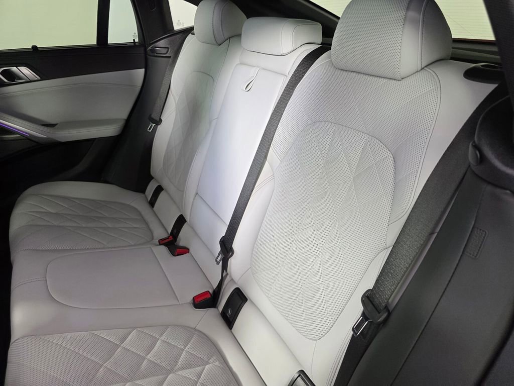 Used 2023 BMW X6 xDrive40i w/ Executive Package image 16