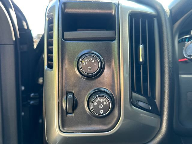 Used 2018 Chevrolet Silverado 1500 LT w/ All Star Edition AWD/4WD image 23