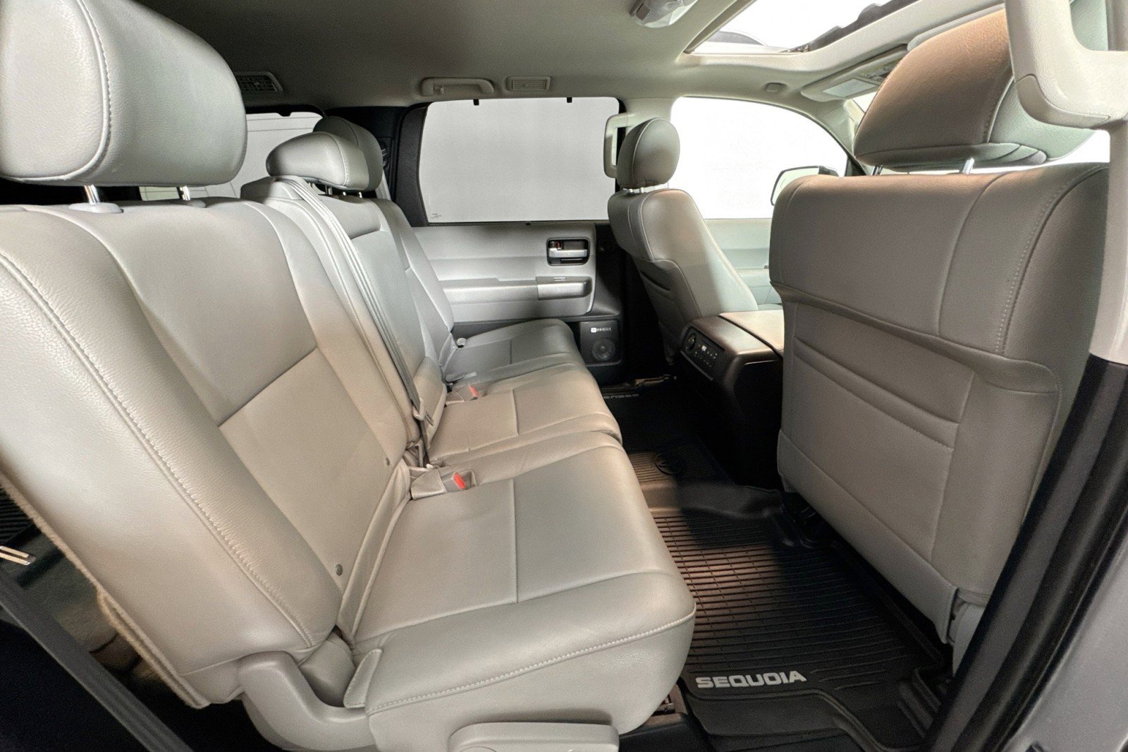 Used 2019 Toyota Sequoia Limited w/ Safety & Convenience Package AWD/4WD image 27