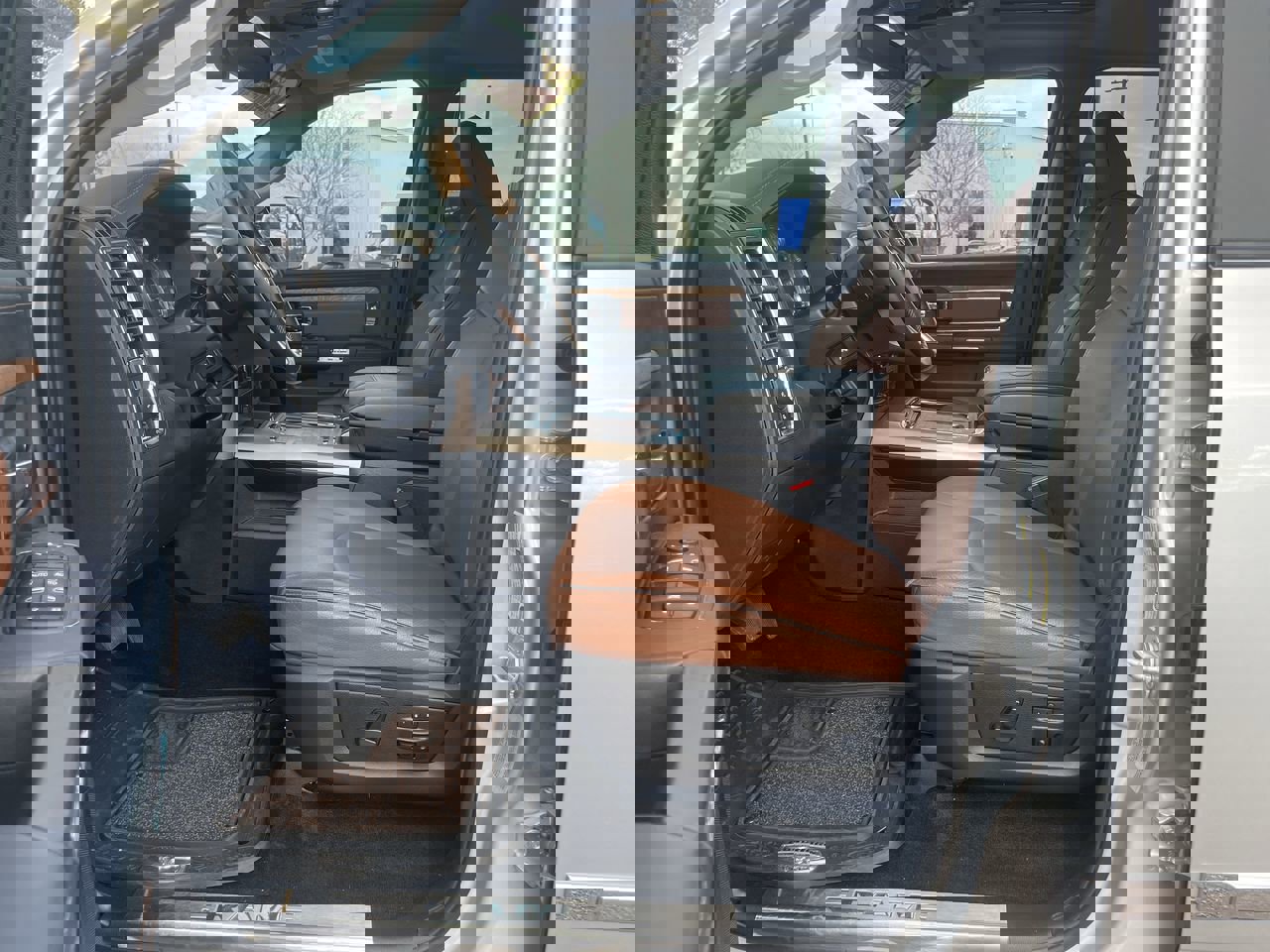 Used 2016 RAM 2500 Longhorn w/ Convenience Group image 10