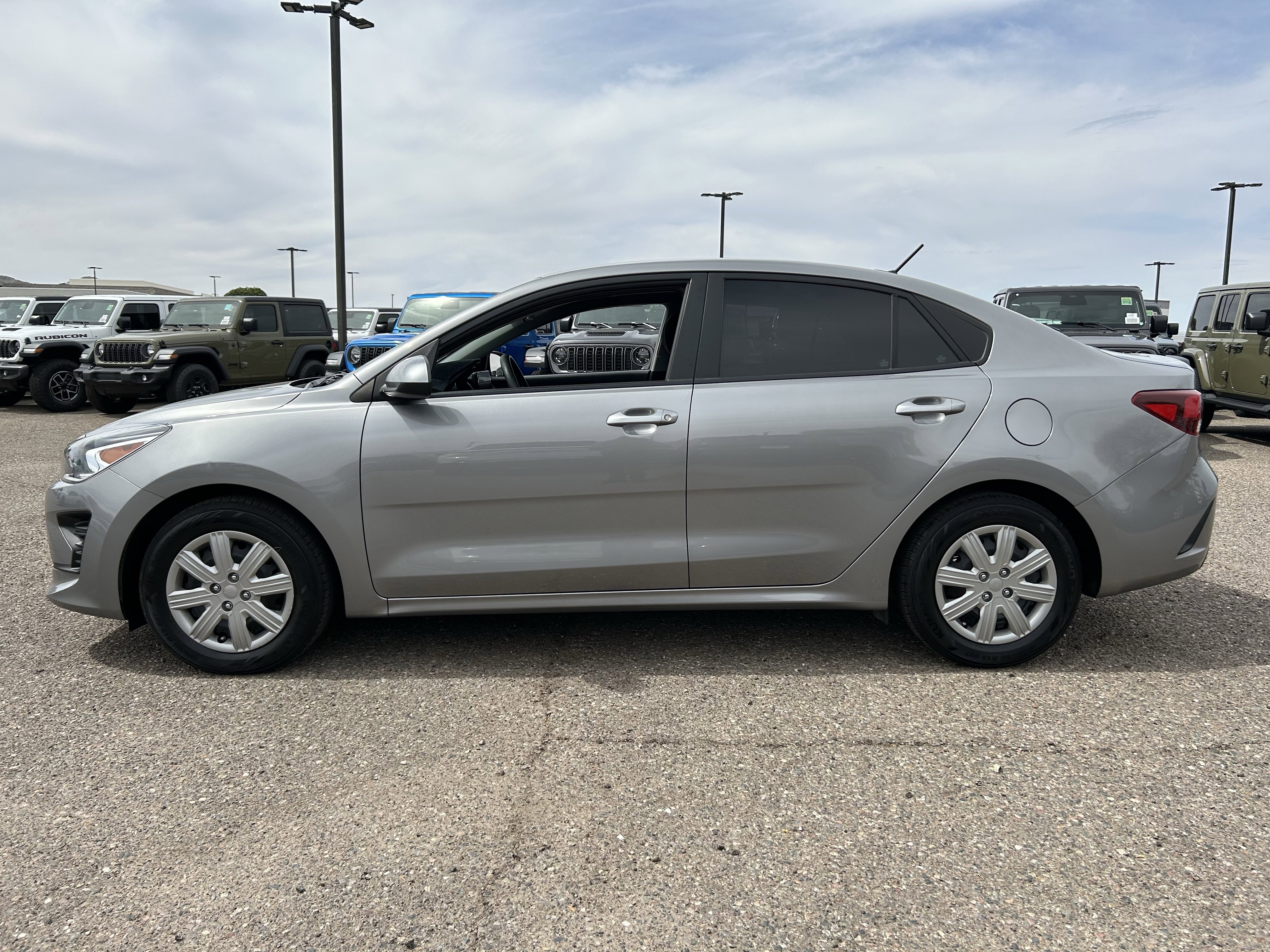 Used 2023 Kia Rio S image 3