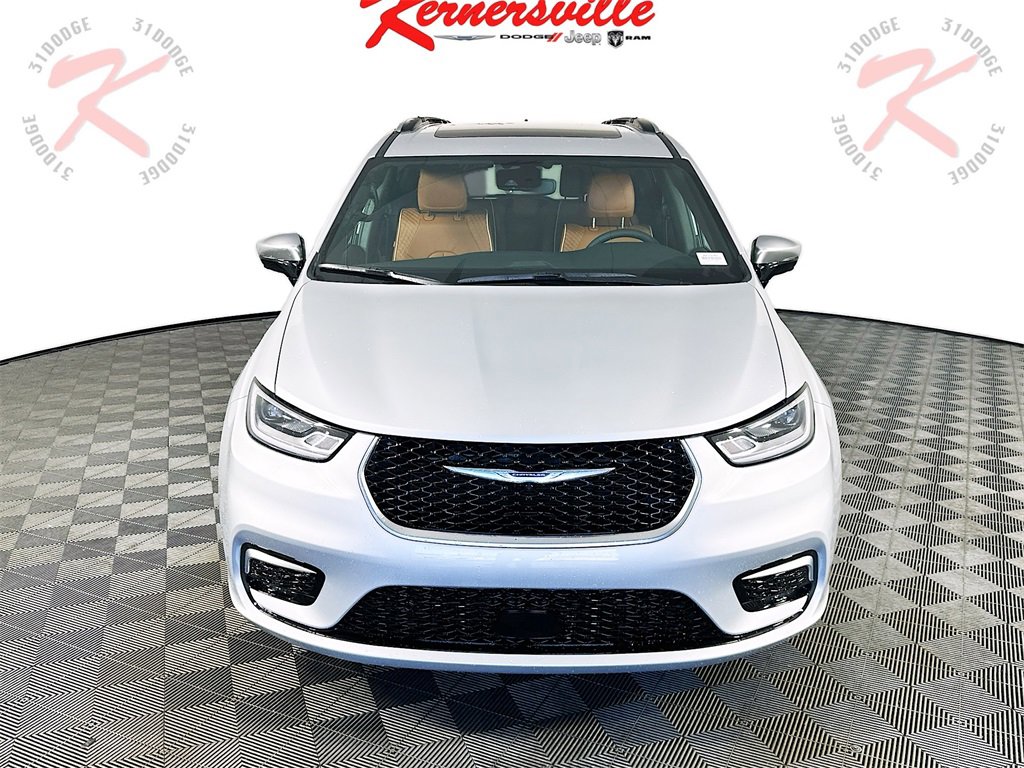 New 2026 Chrysler Pacifica Pinnacle video 2