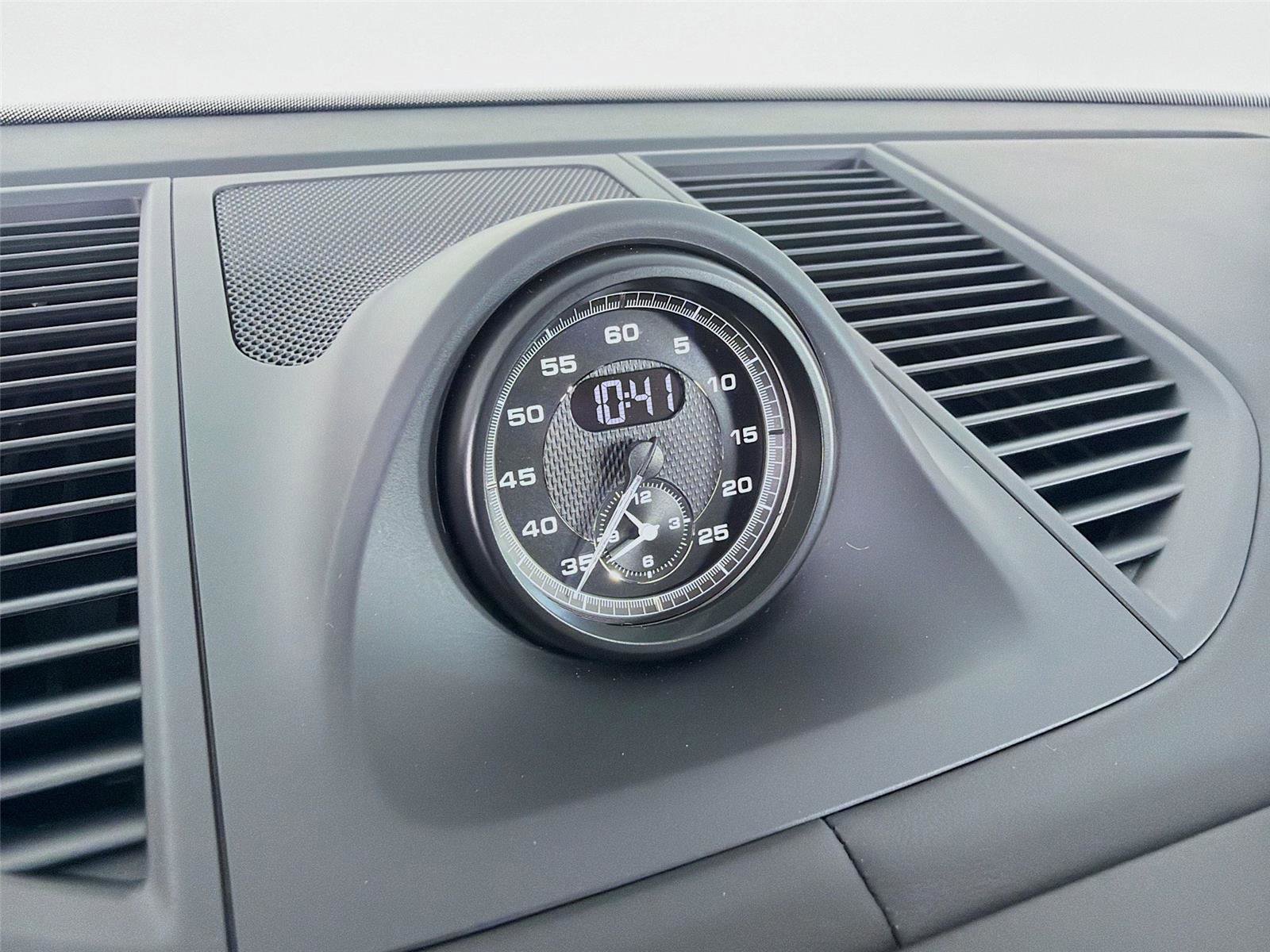 Certified 2025 Porsche Macan image 16