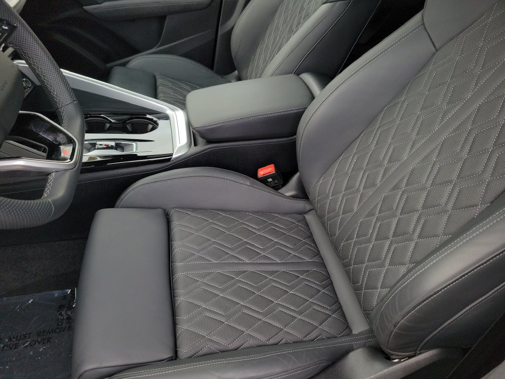 Certified 2025 Audi SQ5 Prestige w/ Prestige Package AWD/4WD image 16