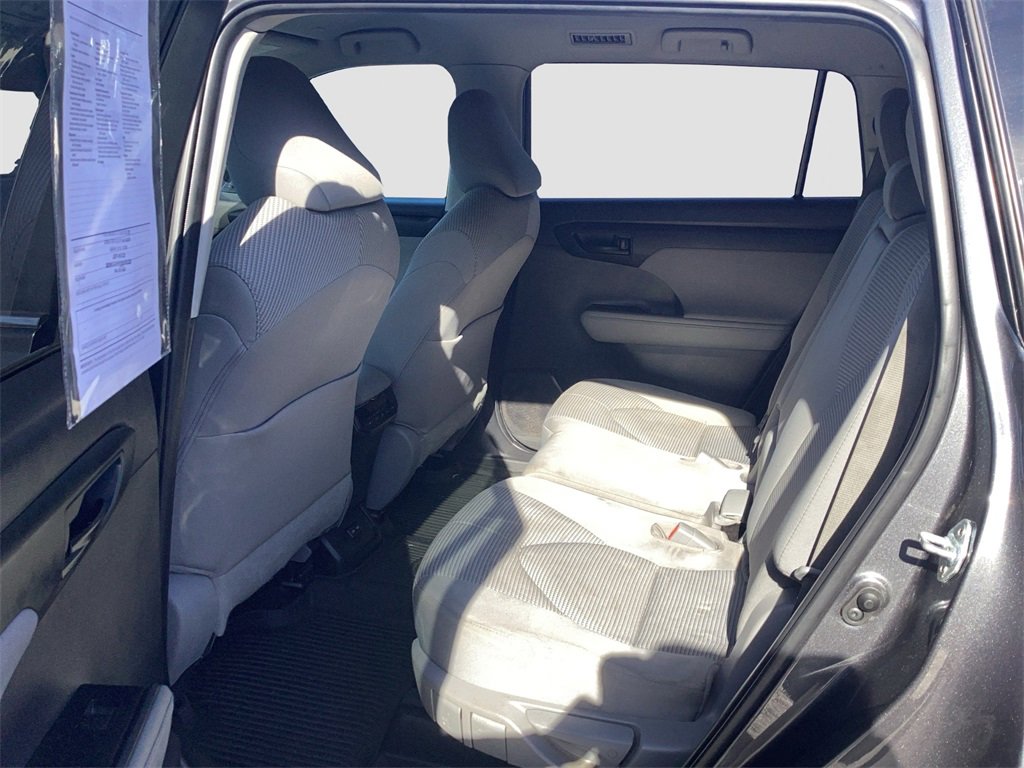 Used 2023 Toyota Highlander L image 13