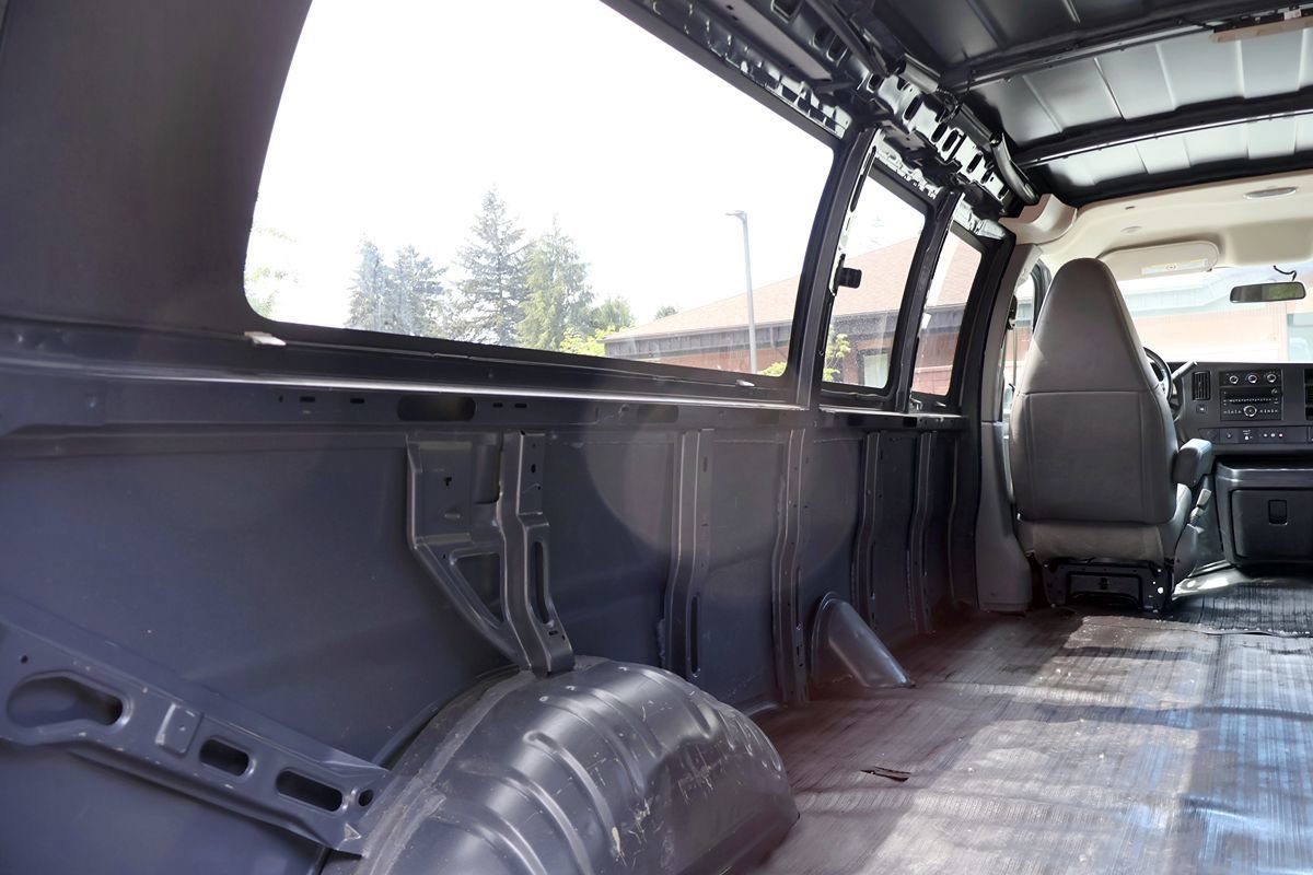 Used 2017 Chevrolet Express 3500 Extended RWD image 18