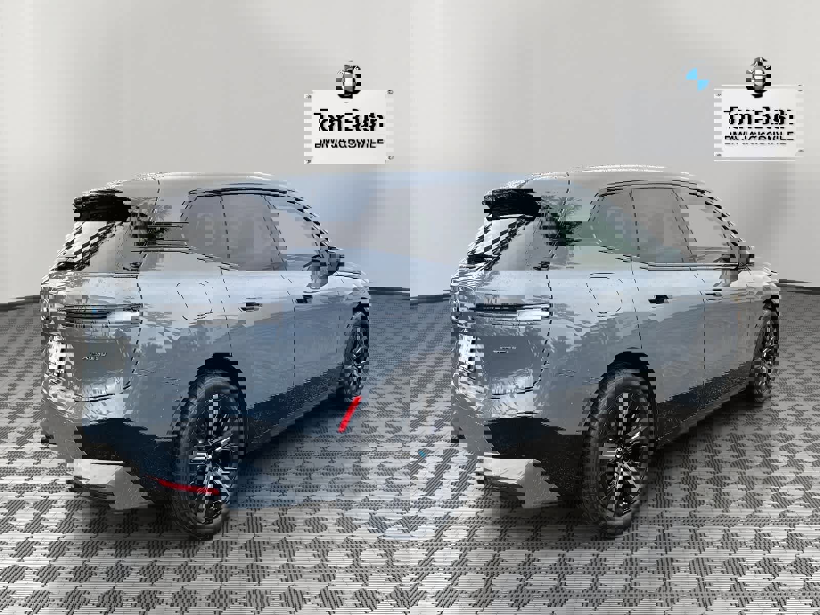 Certified 2025 BMW iX xDrive50 image 3