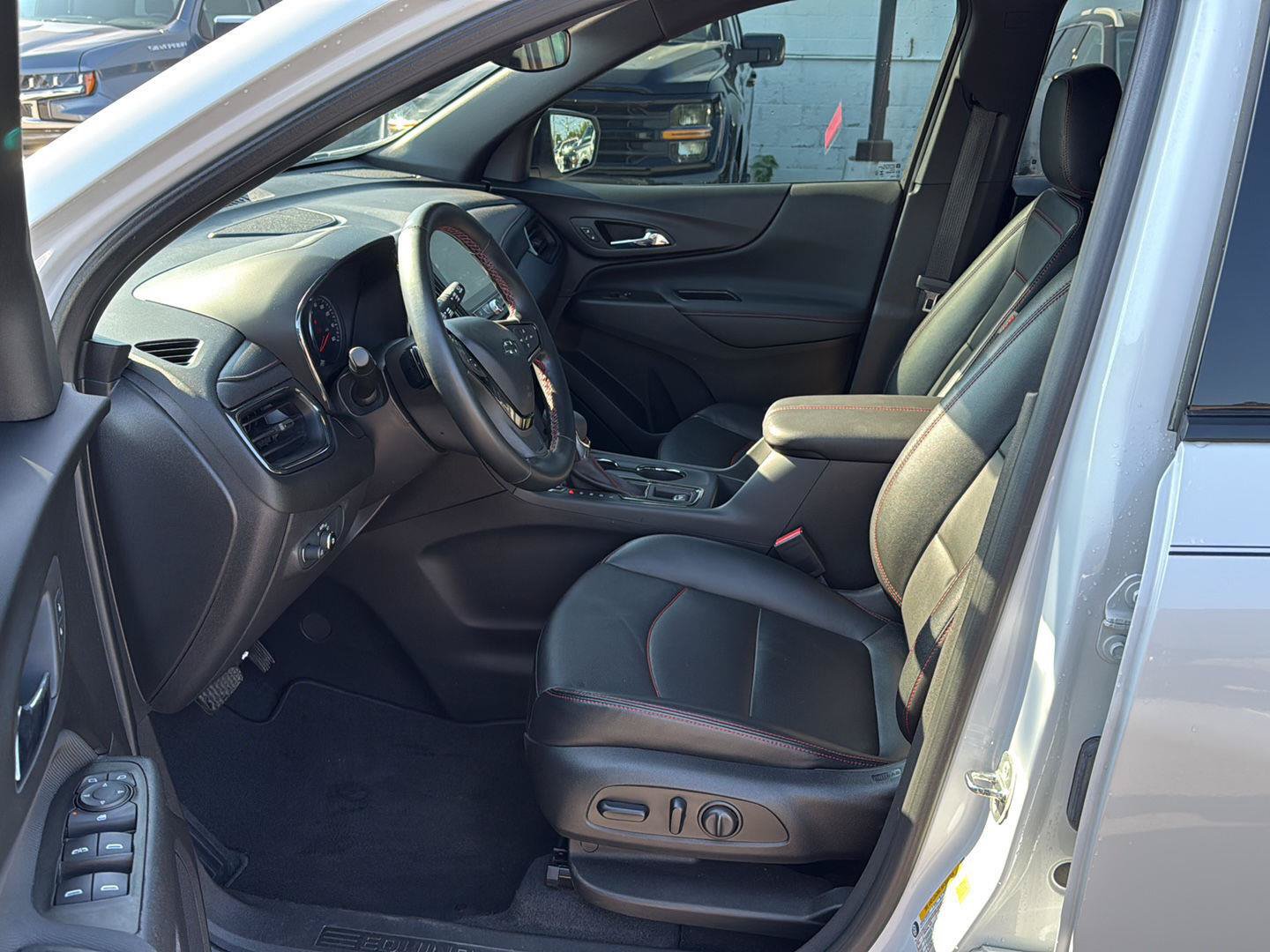 Used 2023 Chevrolet Equinox RS w/ RS Leather Package FWD image 7