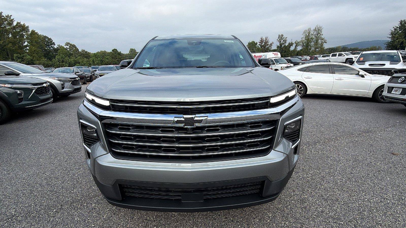 New 2027 Chevrolet Traverse LT w/ Sun and Wheel Package FWD image 2