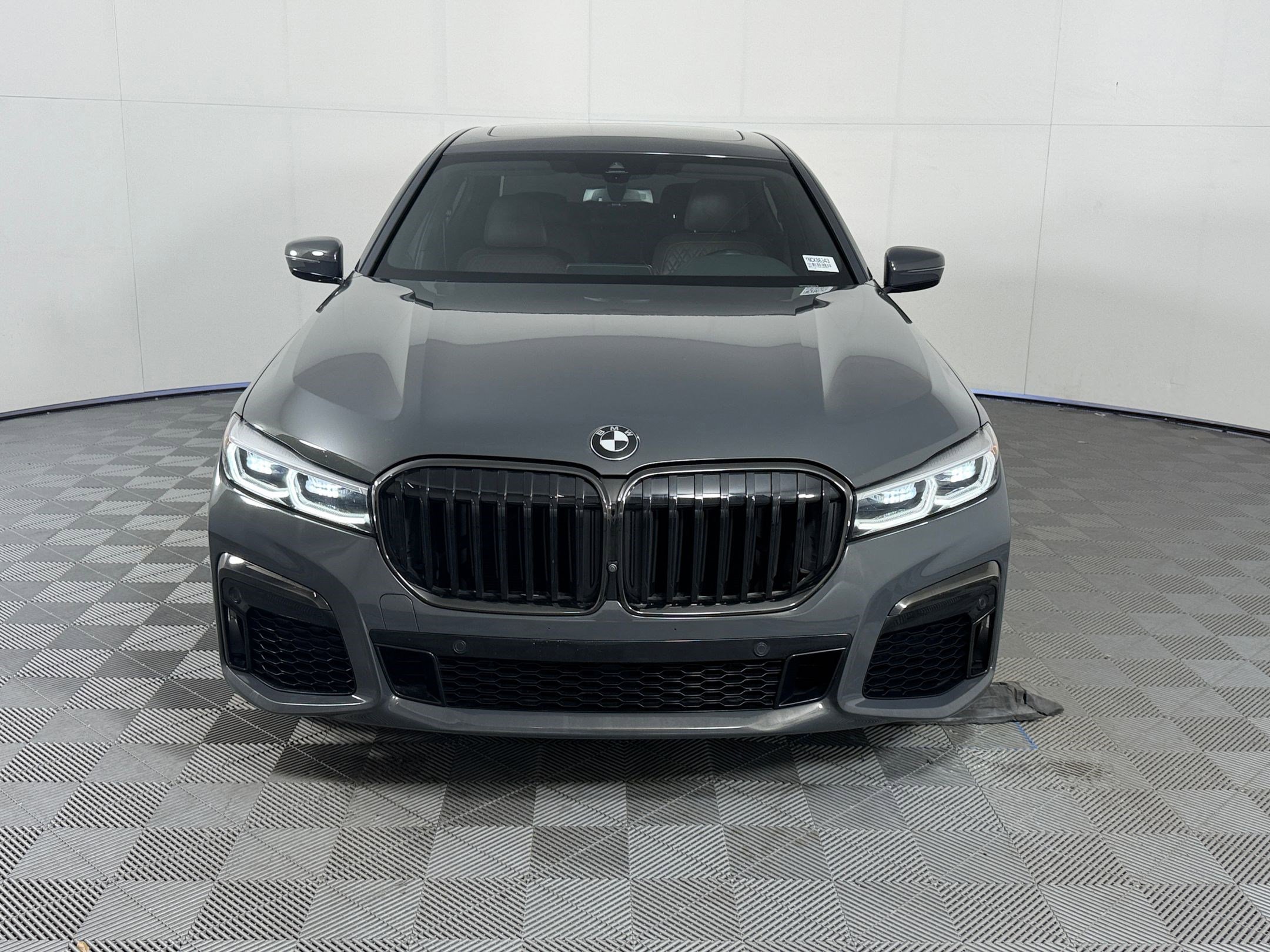 Used 2022 BMW 740i w/ M Sport Package RWD image 6