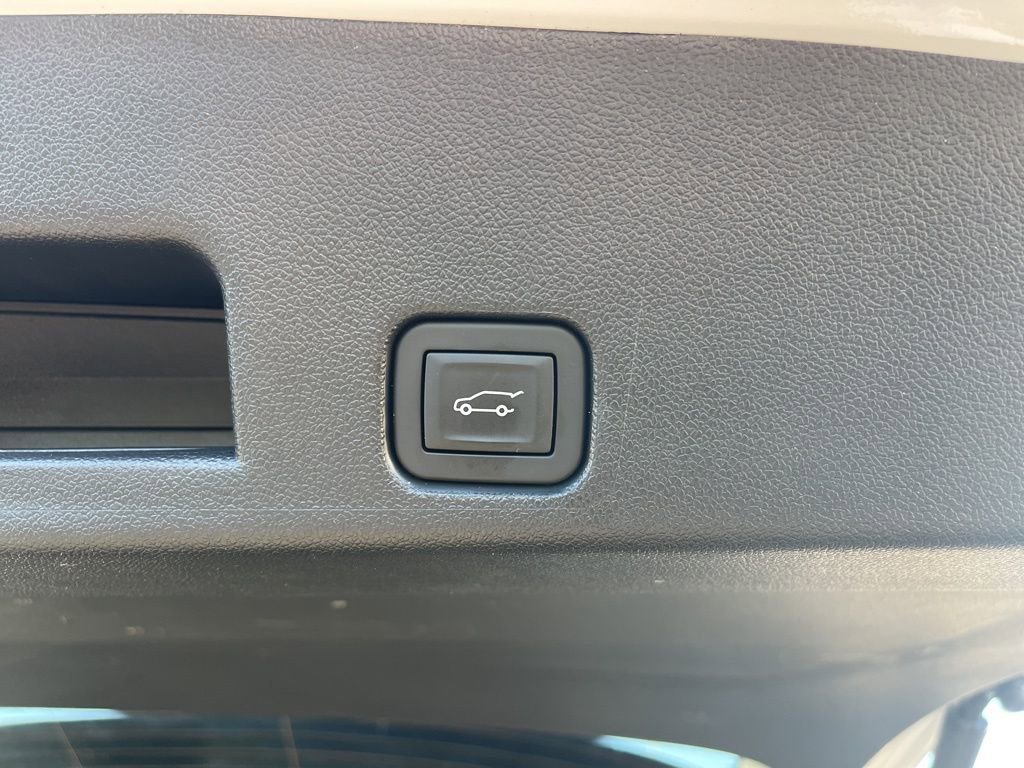 Used 2025 GMC Acadia Elevation FWD image 32